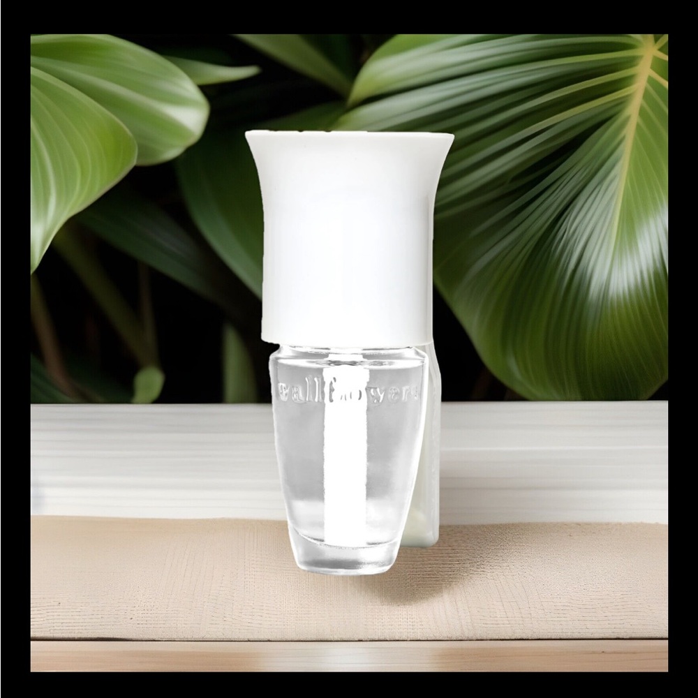 Bath & Body Works White Colored Wallflowers Plug (SCENT NOT INCLUDED)